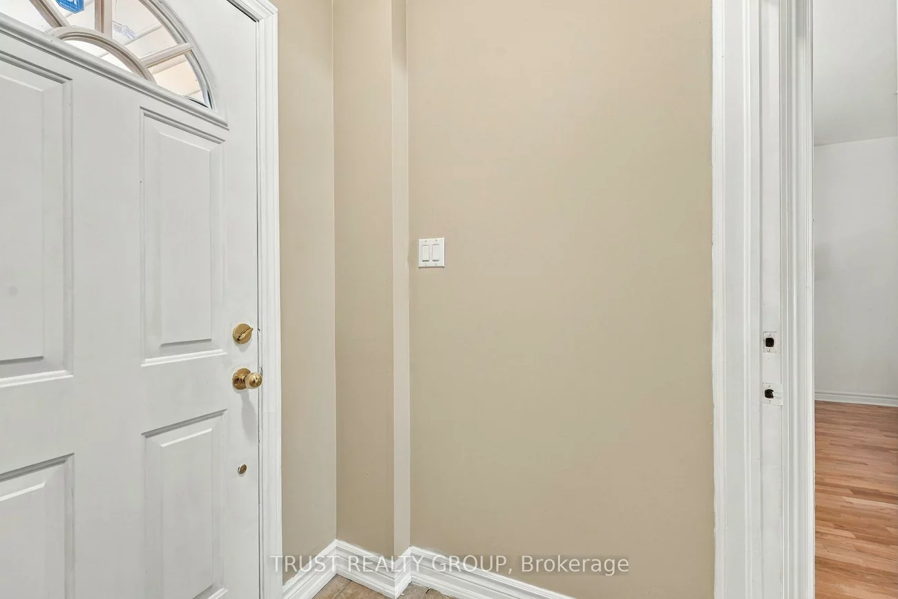 2279, Dundas, High Park-Swansea, Toronto