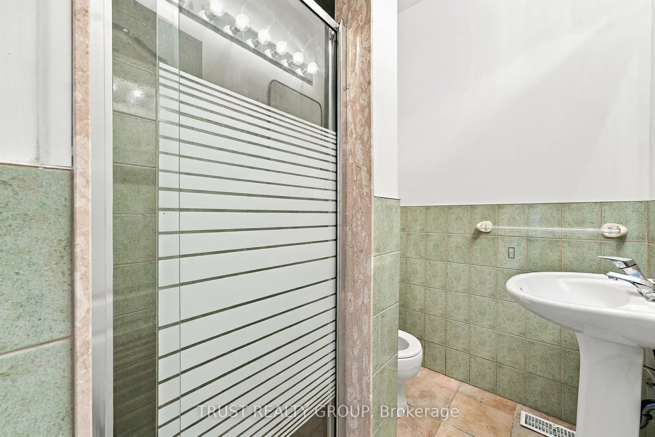 2279, Dundas, High Park-Swansea, Toronto