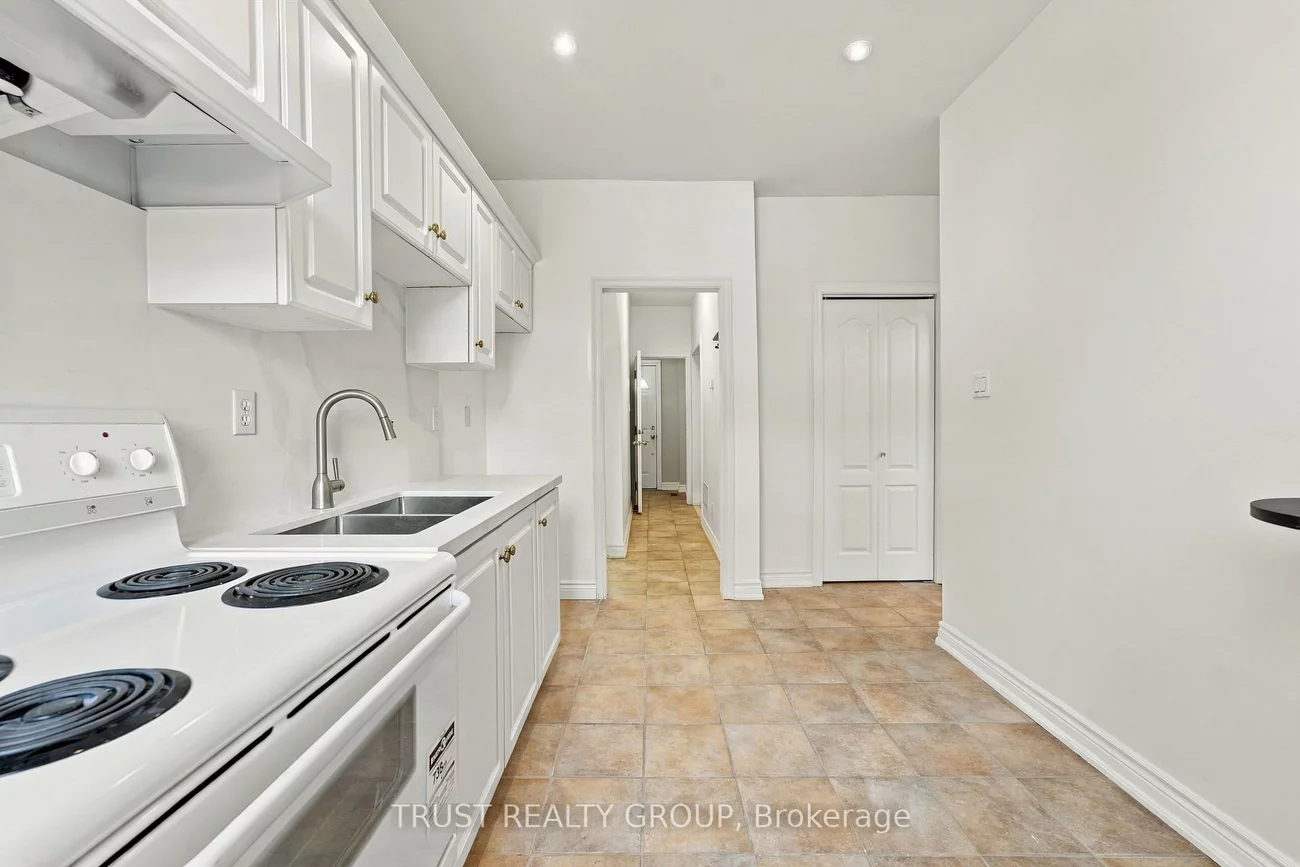 2279, Dundas, High Park-Swansea, Toronto
