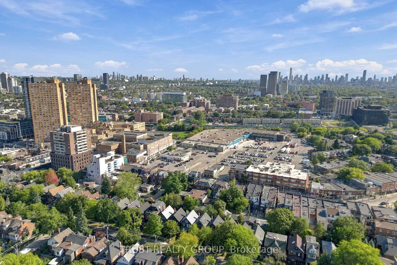 2279, Dundas, High Park-Swansea, Toronto