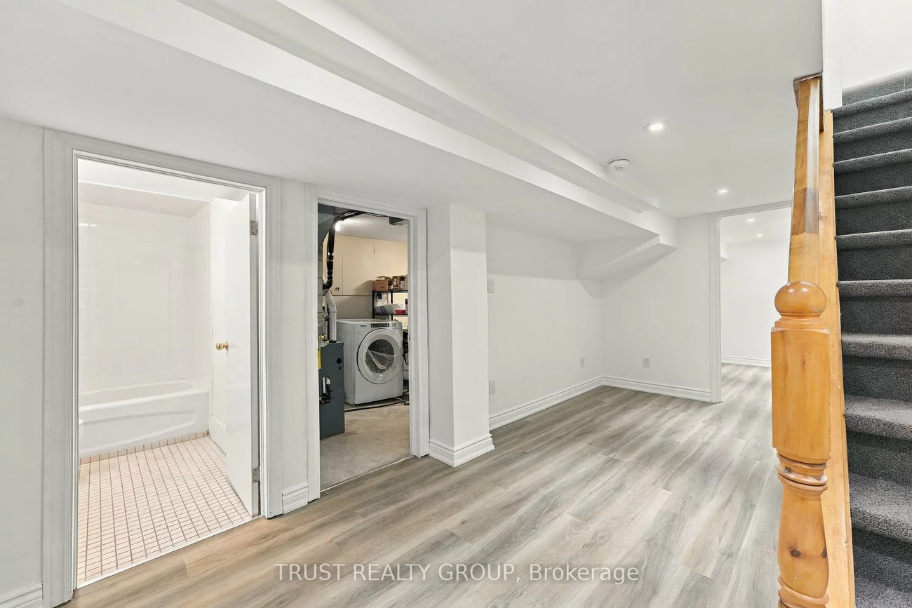 2279, Dundas, High Park-Swansea, Toronto