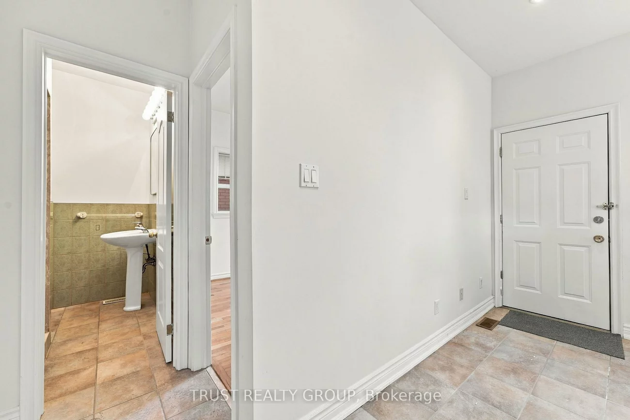 2279, Dundas, High Park-Swansea, Toronto