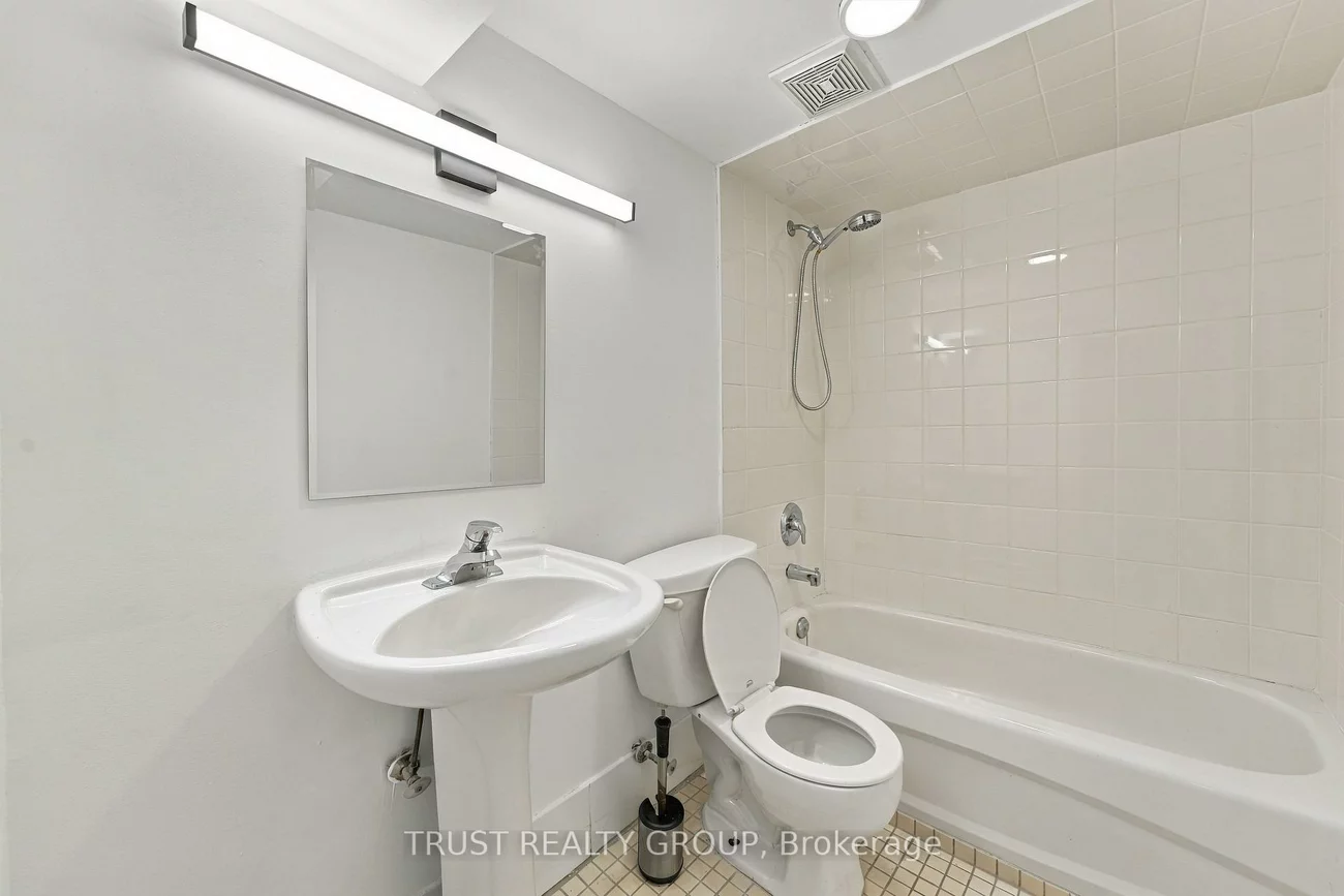 2279, Dundas, High Park-Swansea, Toronto