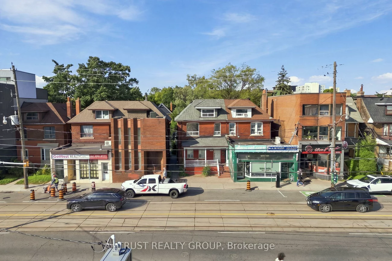 2279, Dundas, High Park-Swansea, Toronto
