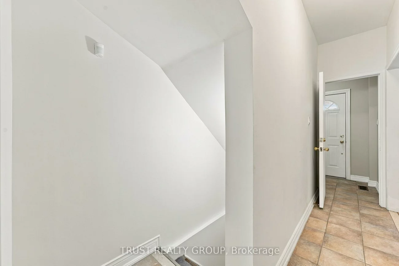 2279, Dundas, High Park-Swansea, Toronto