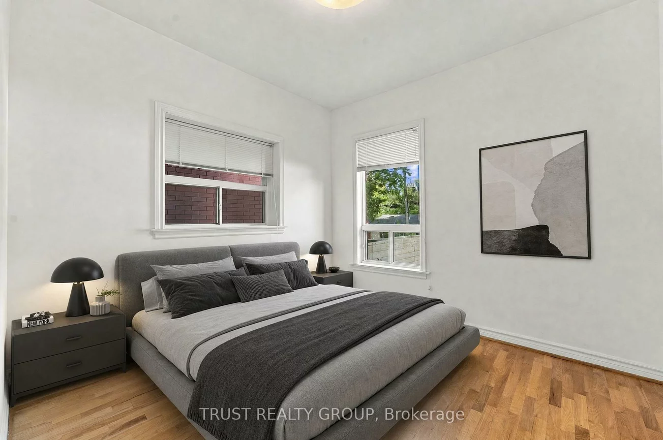 2279, Dundas, High Park-Swansea, Toronto