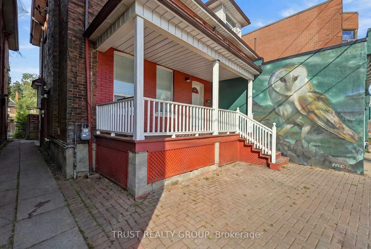 2279, Dundas, High Park-Swansea, Toronto