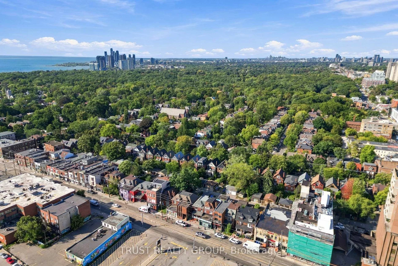 2279, Dundas, High Park-Swansea, Toronto