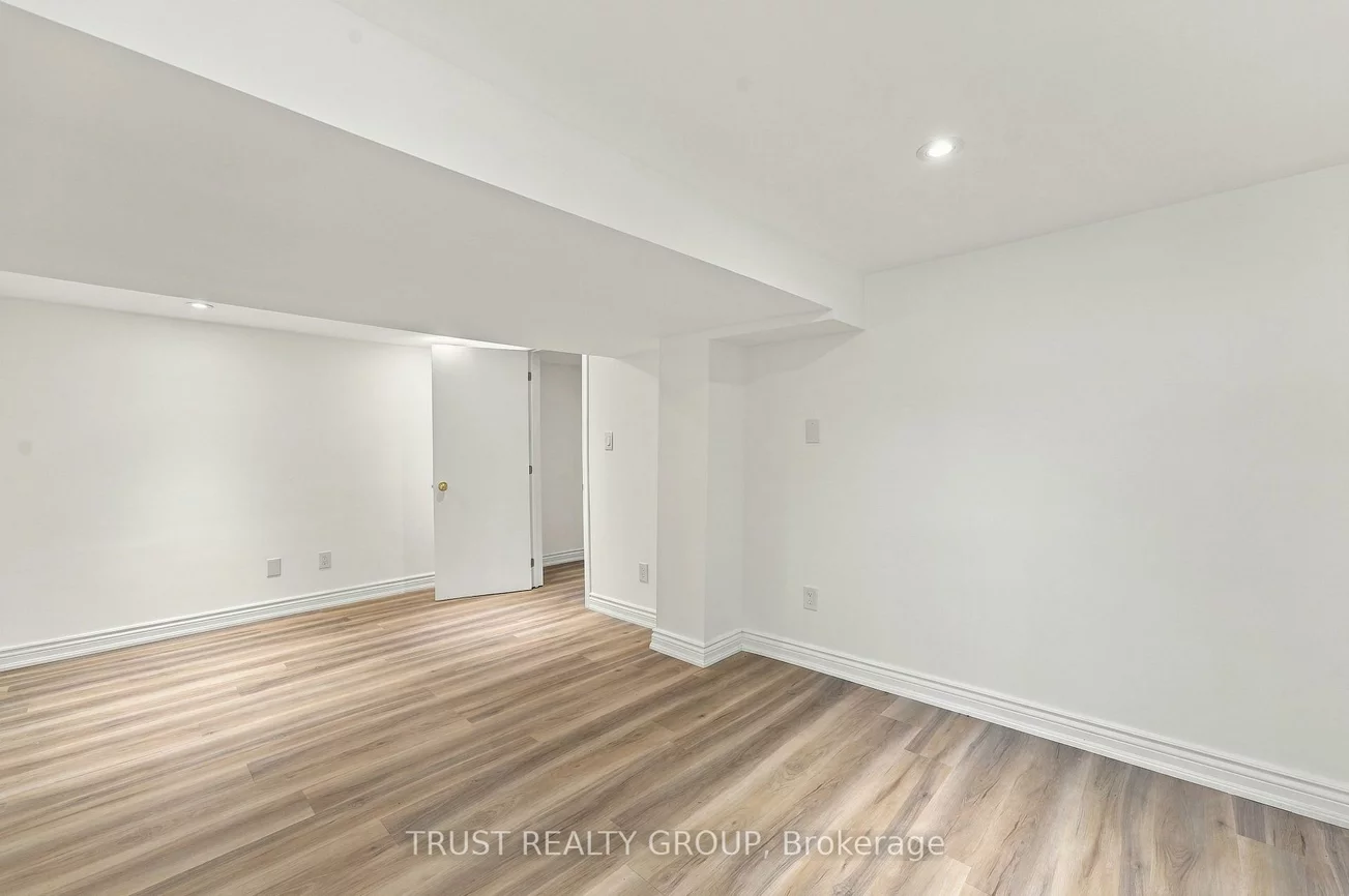 2279, Dundas, High Park-Swansea, Toronto