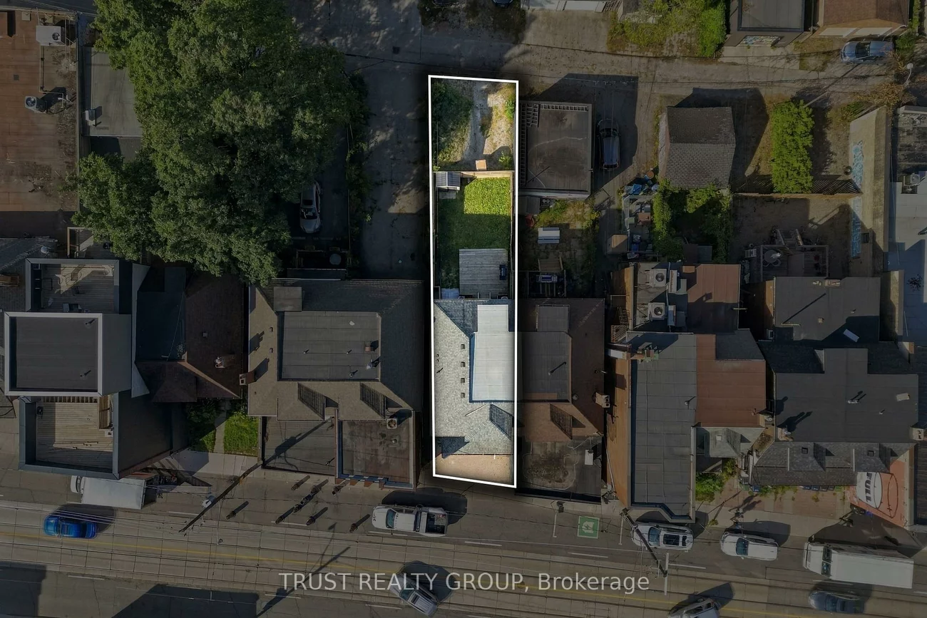 2279, Dundas, High Park-Swansea, Toronto