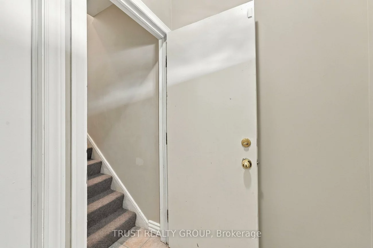 2279, Dundas, High Park-Swansea, Toronto