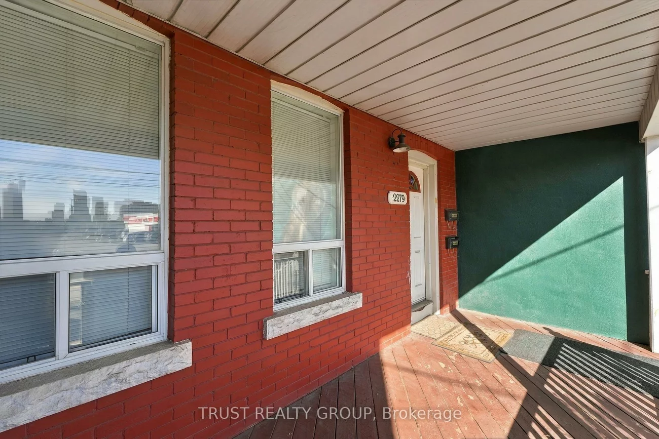 2279, Dundas, High Park-Swansea, Toronto