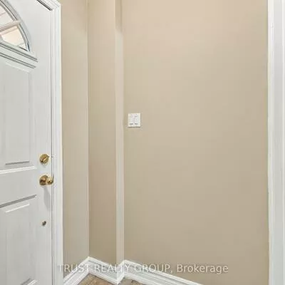 2279, Dundas, High Park-Swansea, Toronto