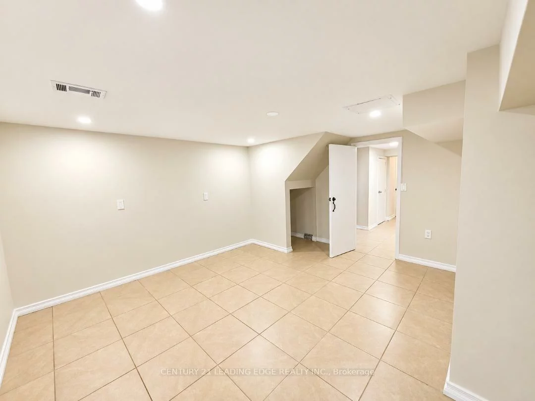 28, Eringate, Eringate-Centennial-West Deane, Toronto