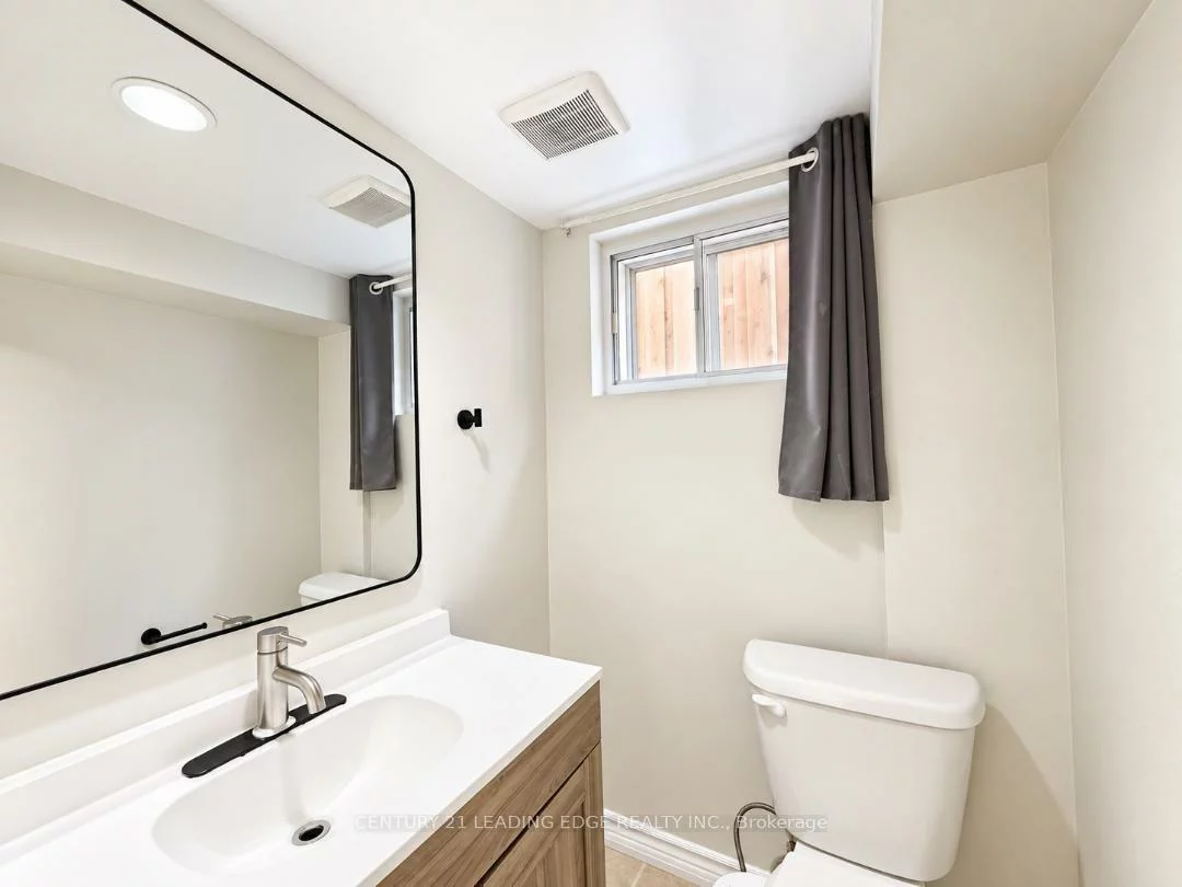 28, Eringate, Eringate-Centennial-West Deane, Toronto