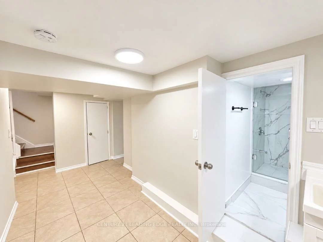 28, Eringate, Eringate-Centennial-West Deane, Toronto