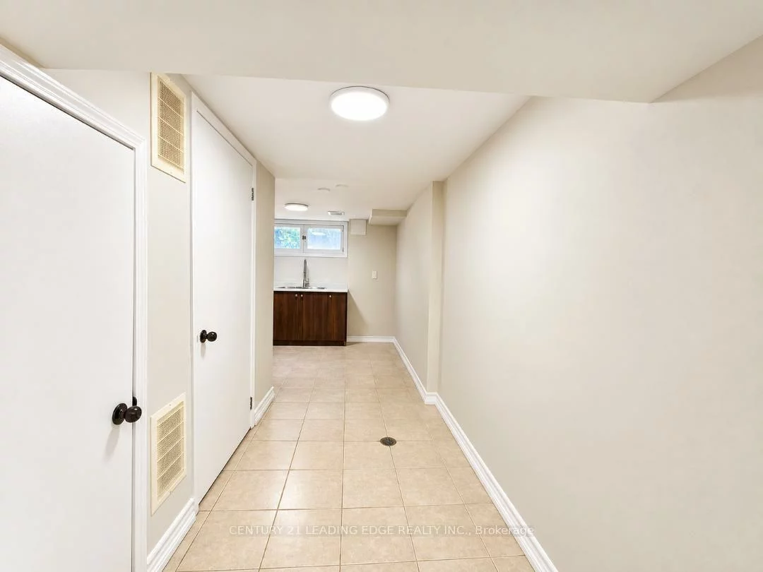 28, Eringate, Eringate-Centennial-West Deane, Toronto