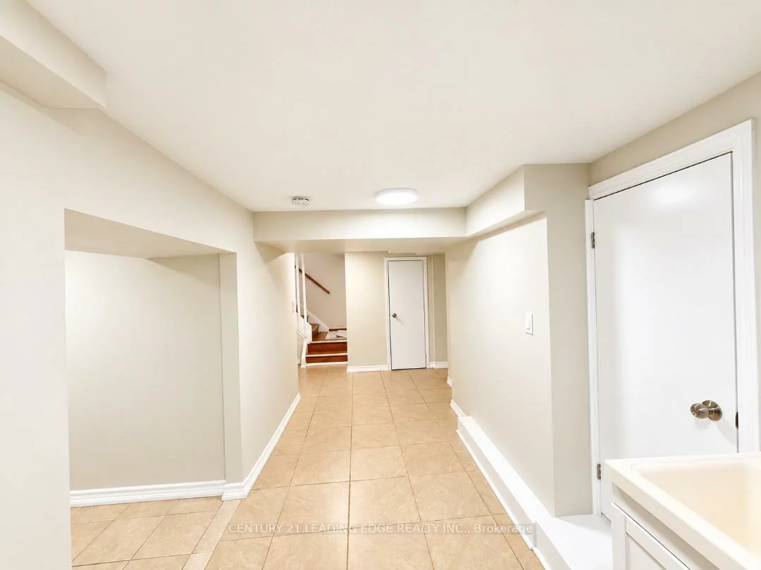 28, Eringate, Eringate-Centennial-West Deane, Toronto