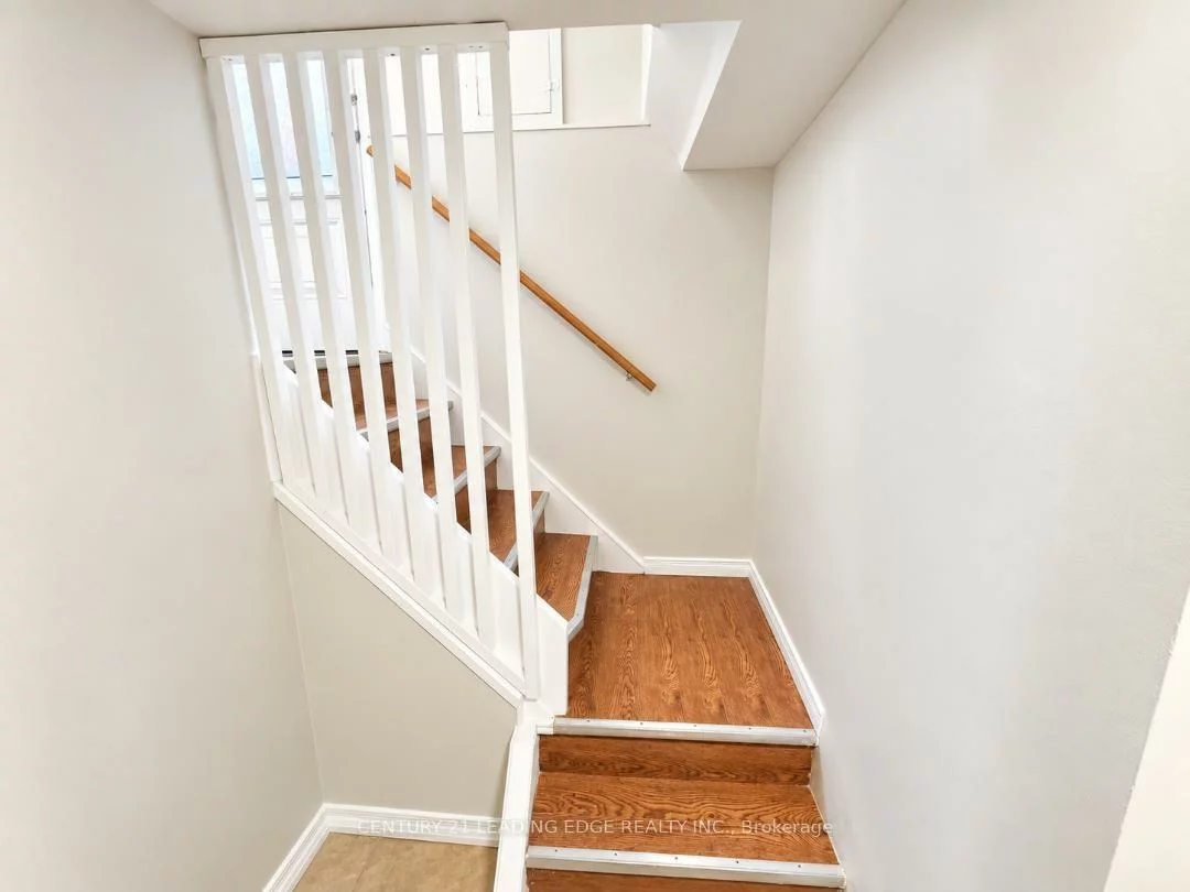 28, Eringate, Eringate-Centennial-West Deane, Toronto