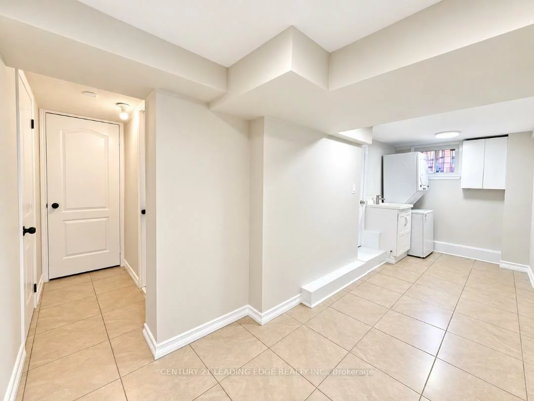 28, Eringate, Eringate-Centennial-West Deane, Toronto