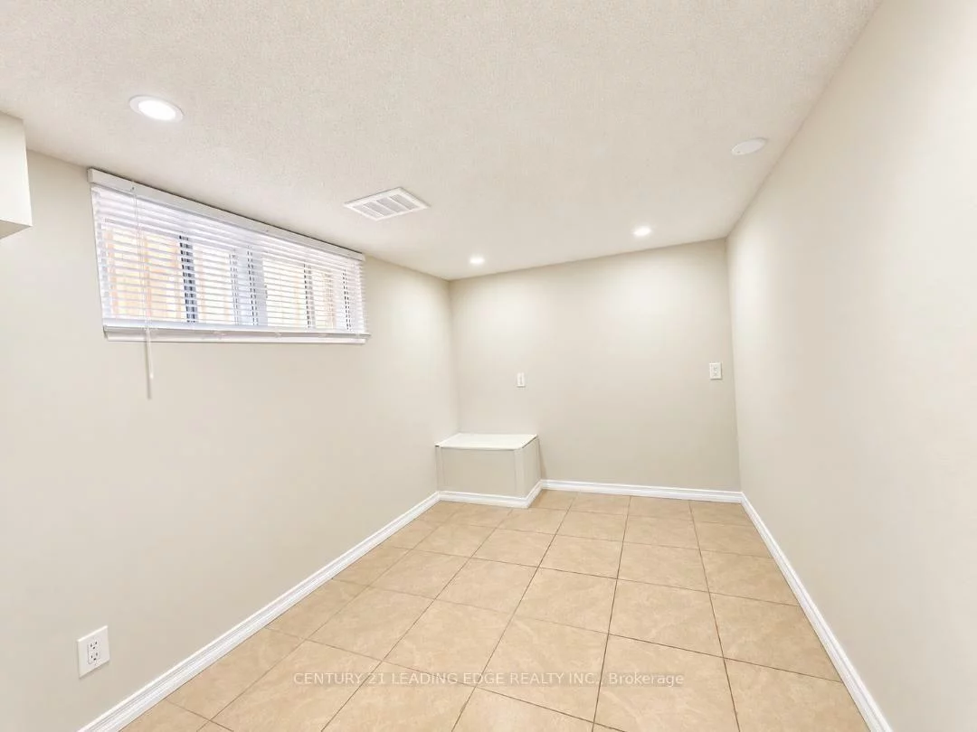 28, Eringate, Eringate-Centennial-West Deane, Toronto