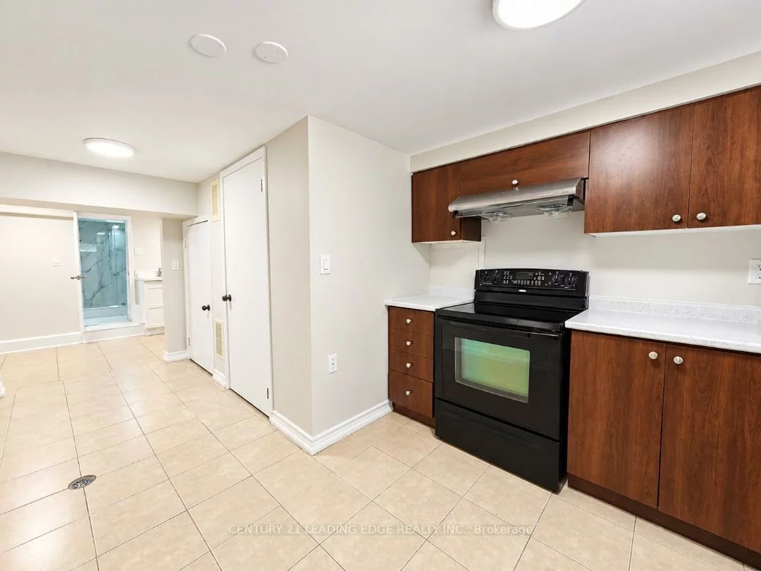 28, Eringate, Eringate-Centennial-West Deane, Toronto