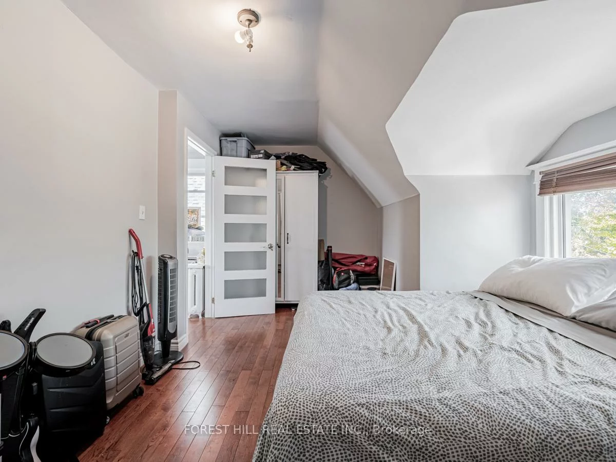 12, Salem, Dovercourt-Wallace Emerson-Junction, Toronto