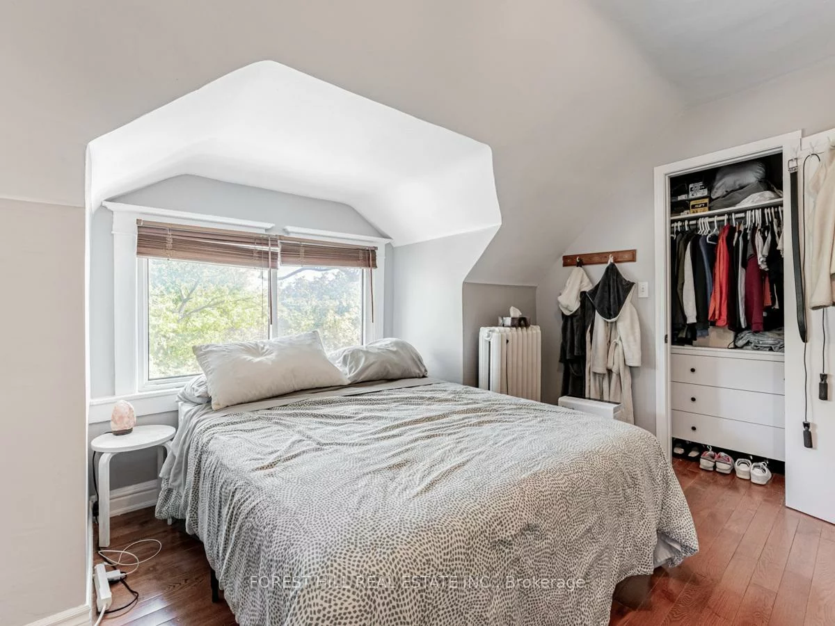 12, Salem, Dovercourt-Wallace Emerson-Junction, Toronto