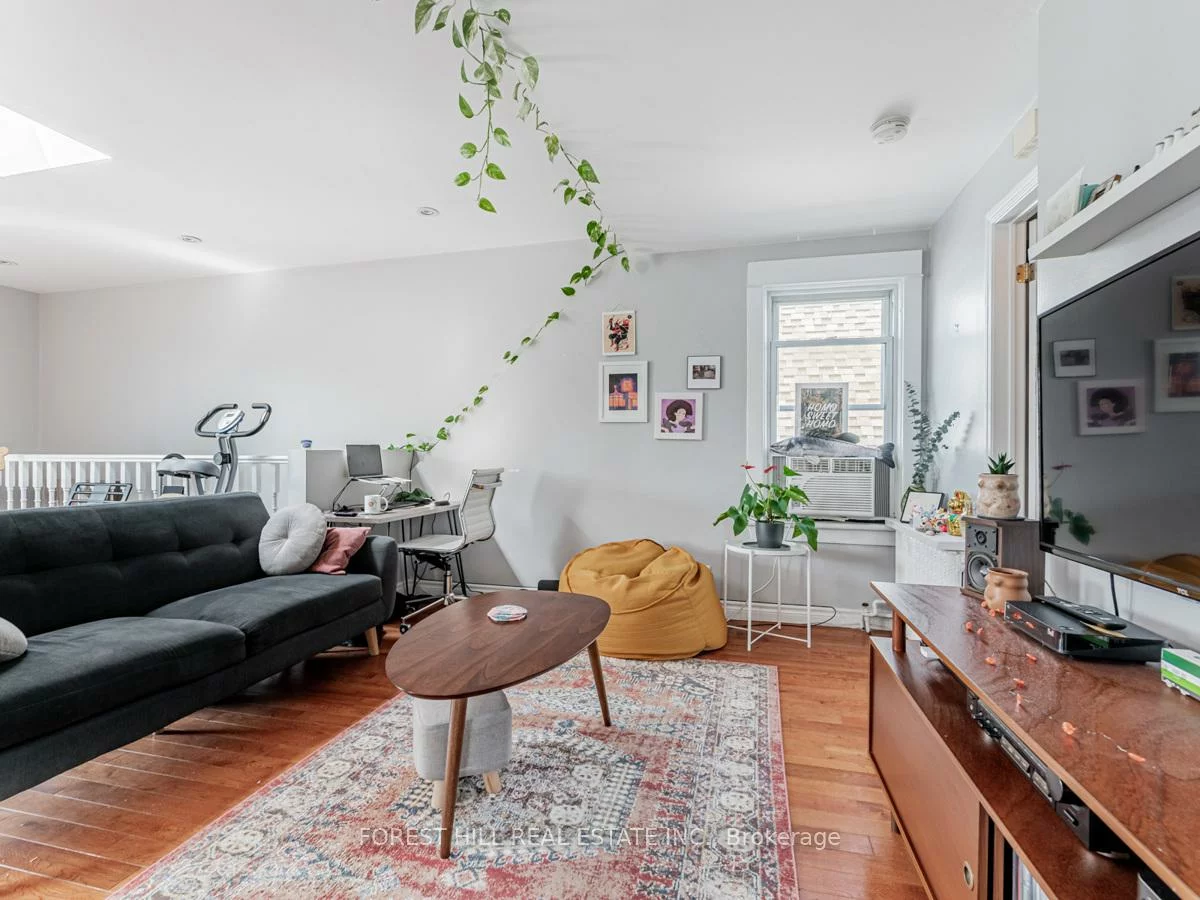 12, Salem, Dovercourt-Wallace Emerson-Junction, Toronto