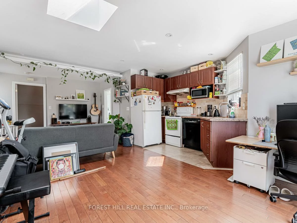 12, Salem, Dovercourt-Wallace Emerson-Junction, Toronto