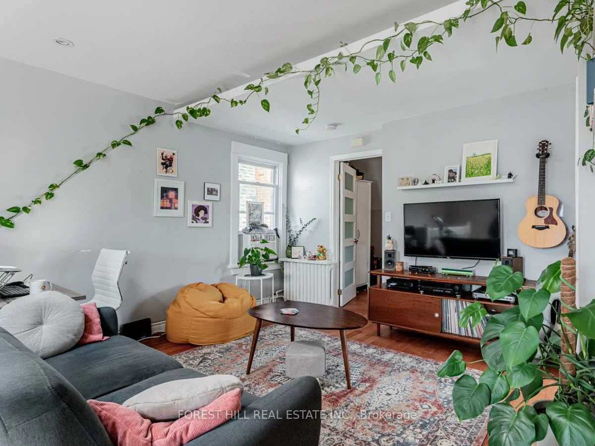 12, Salem, Dovercourt-Wallace Emerson-Junction, Toronto