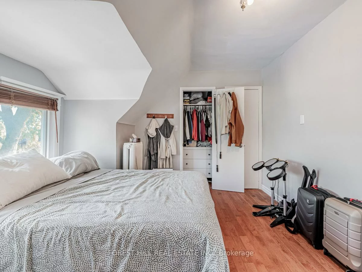12, Salem, Dovercourt-Wallace Emerson-Junction, Toronto