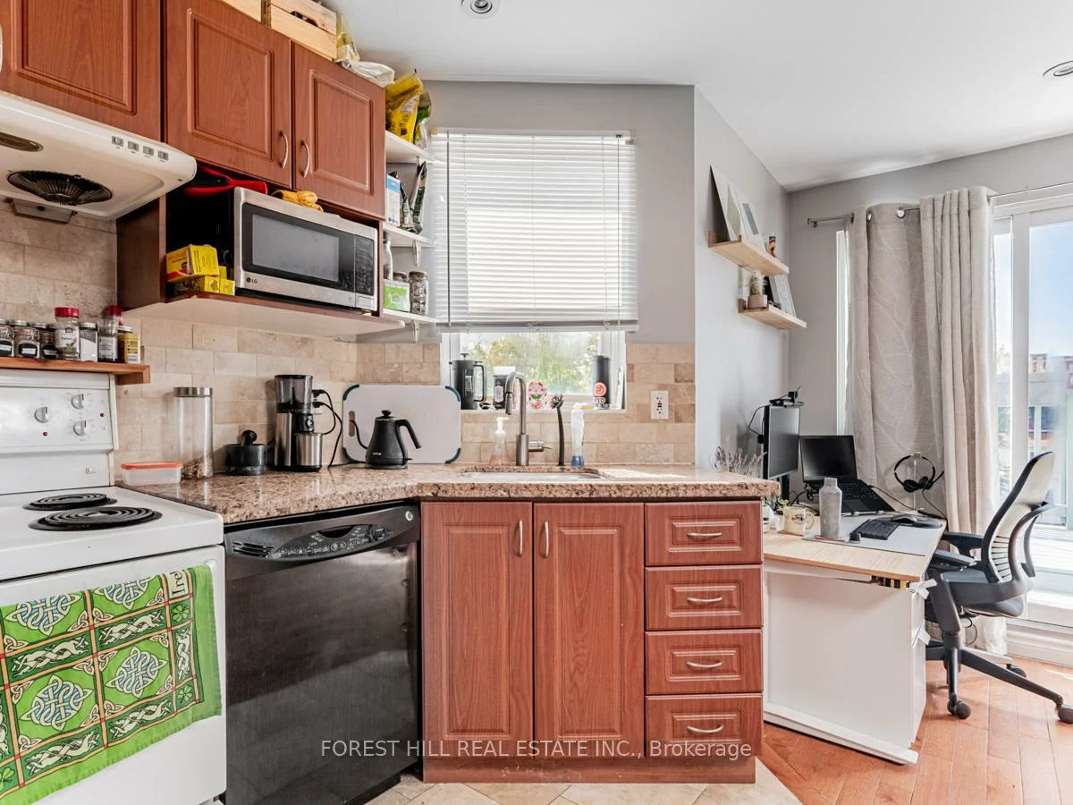 12, Salem, Dovercourt-Wallace Emerson-Junction, Toronto