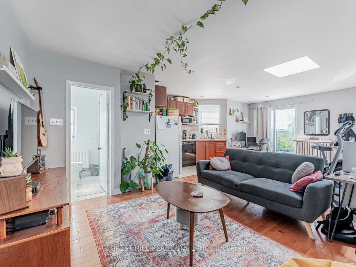 12, Salem, Dovercourt-Wallace Emerson-Junction, Toronto