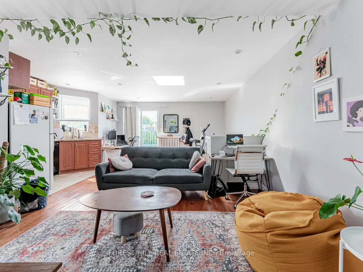 12, Salem, Dovercourt-Wallace Emerson-Junction, Toronto