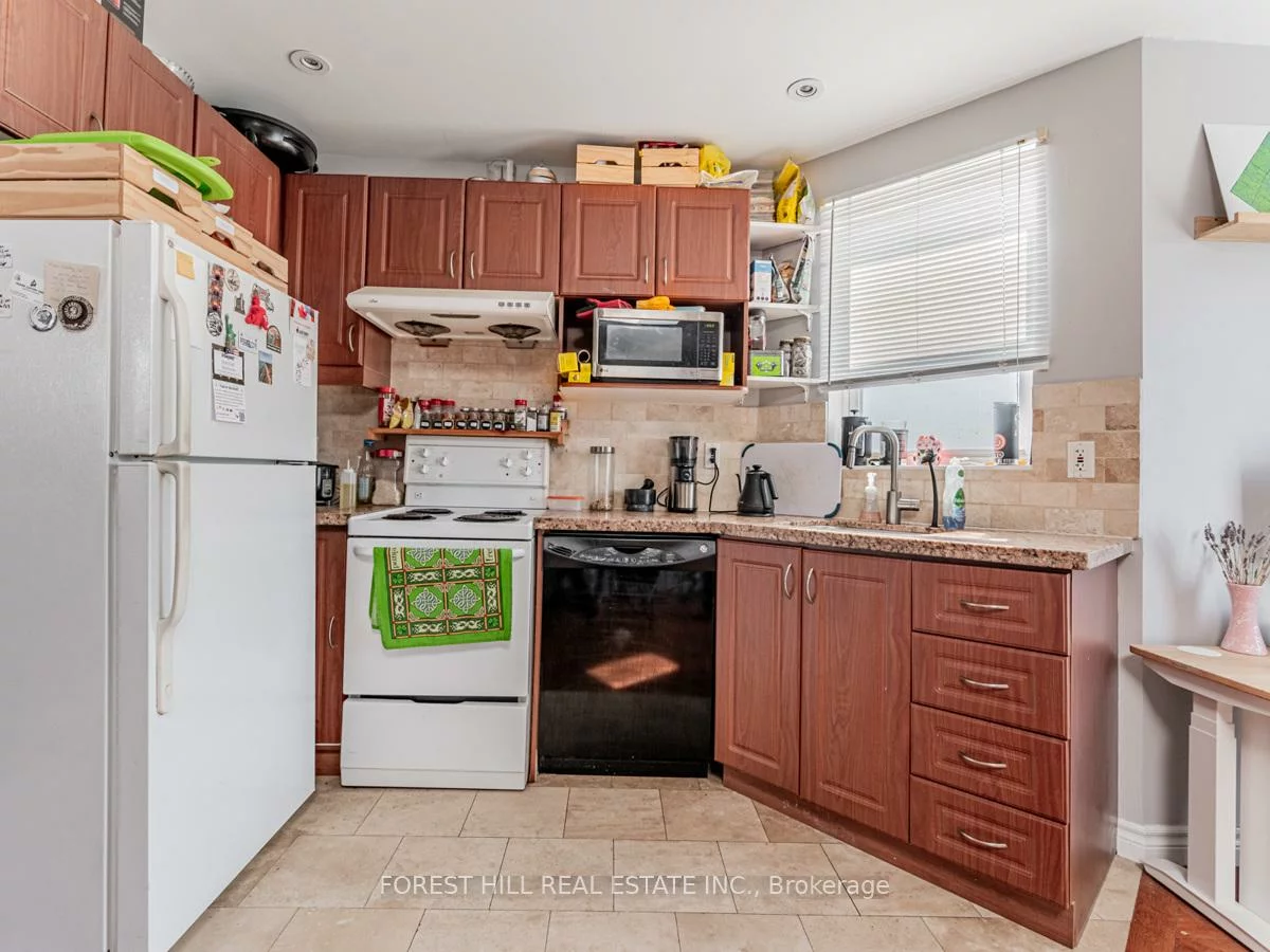 12, Salem, Dovercourt-Wallace Emerson-Junction, Toronto