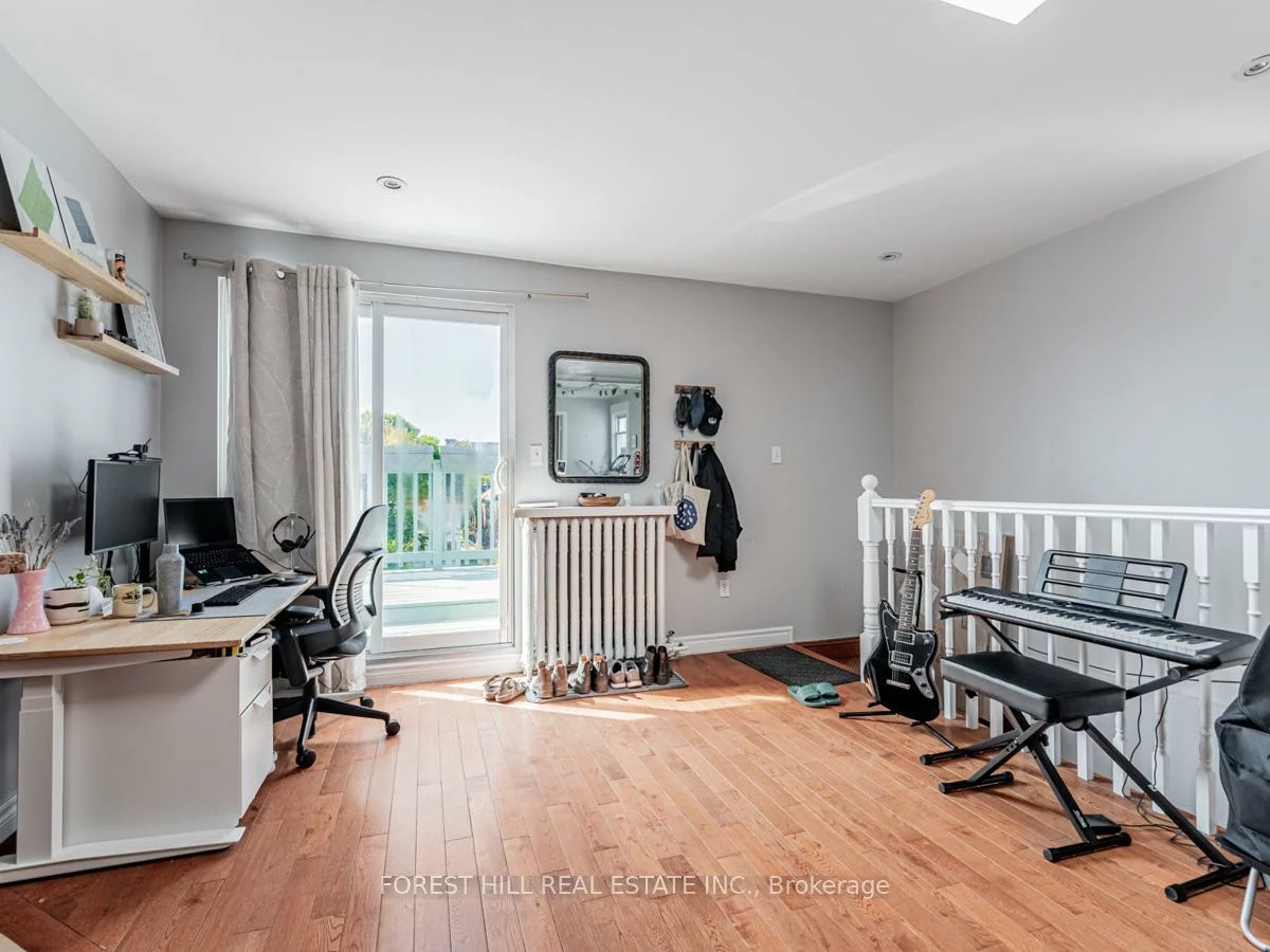 12, Salem, Dovercourt-Wallace Emerson-Junction, Toronto