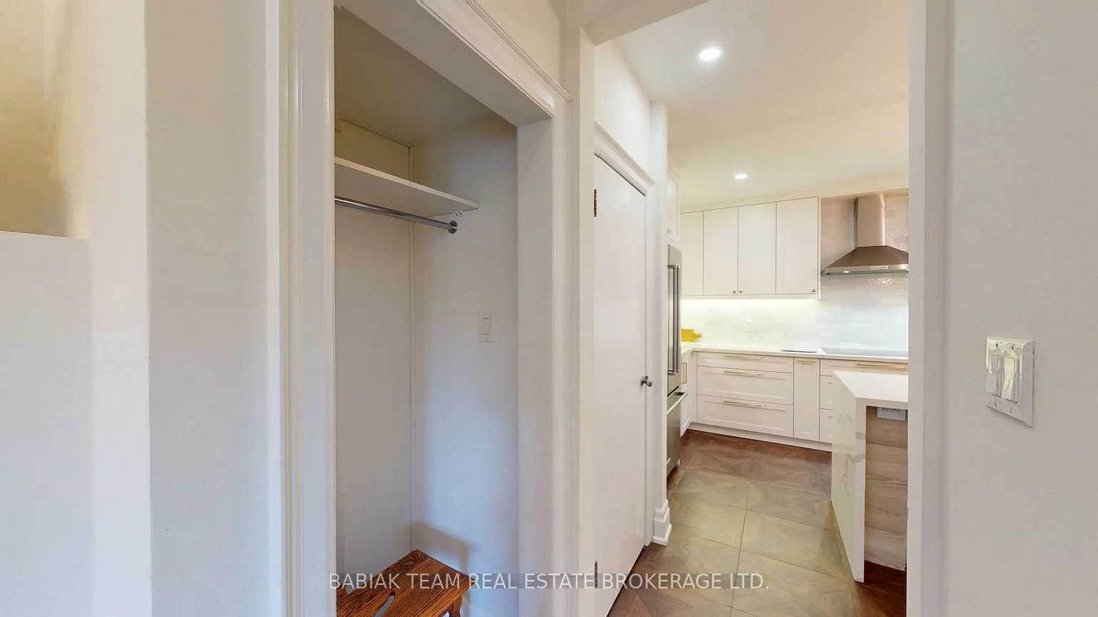 90, Burnhamthorpe, Islington-City Centre West, Toronto