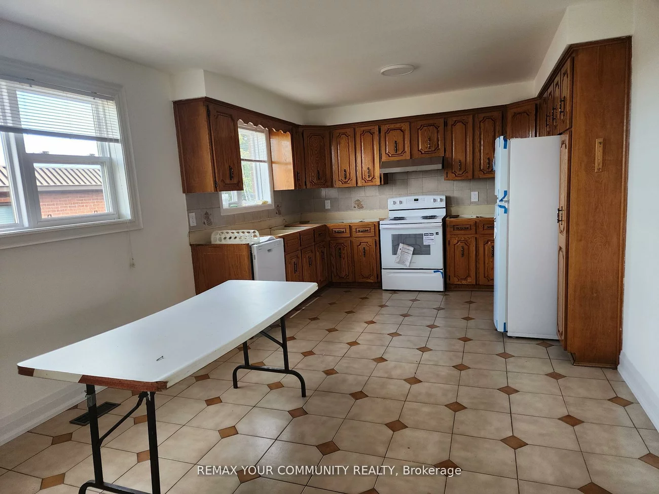 214, Pellatt, Humberlea-Pelmo Park W4, Toronto