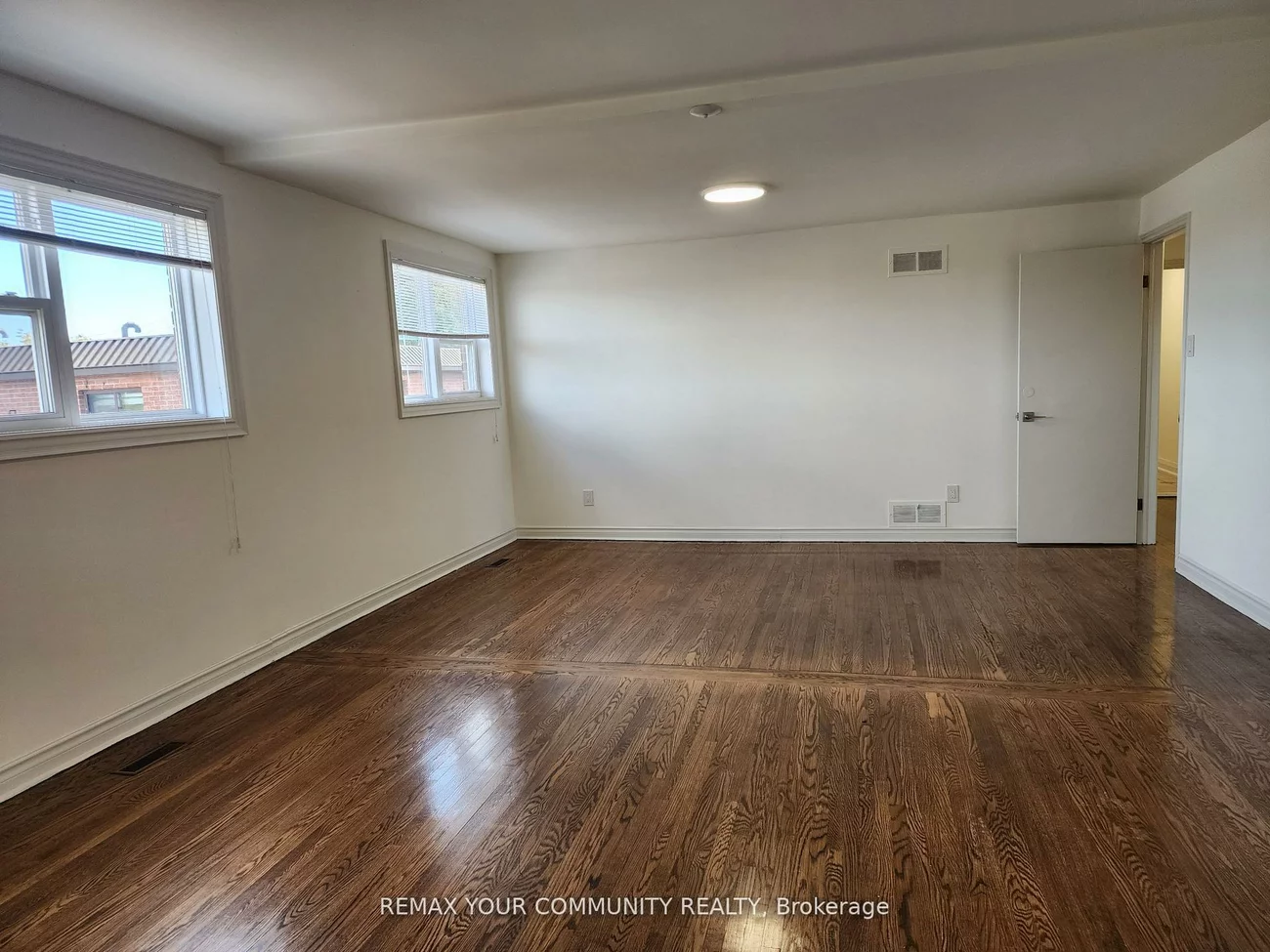 214, Pellatt, Humberlea-Pelmo Park W4, Toronto