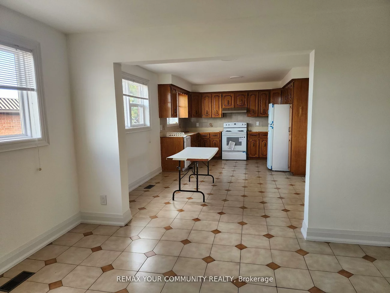 214, Pellatt, Humberlea-Pelmo Park W4, Toronto