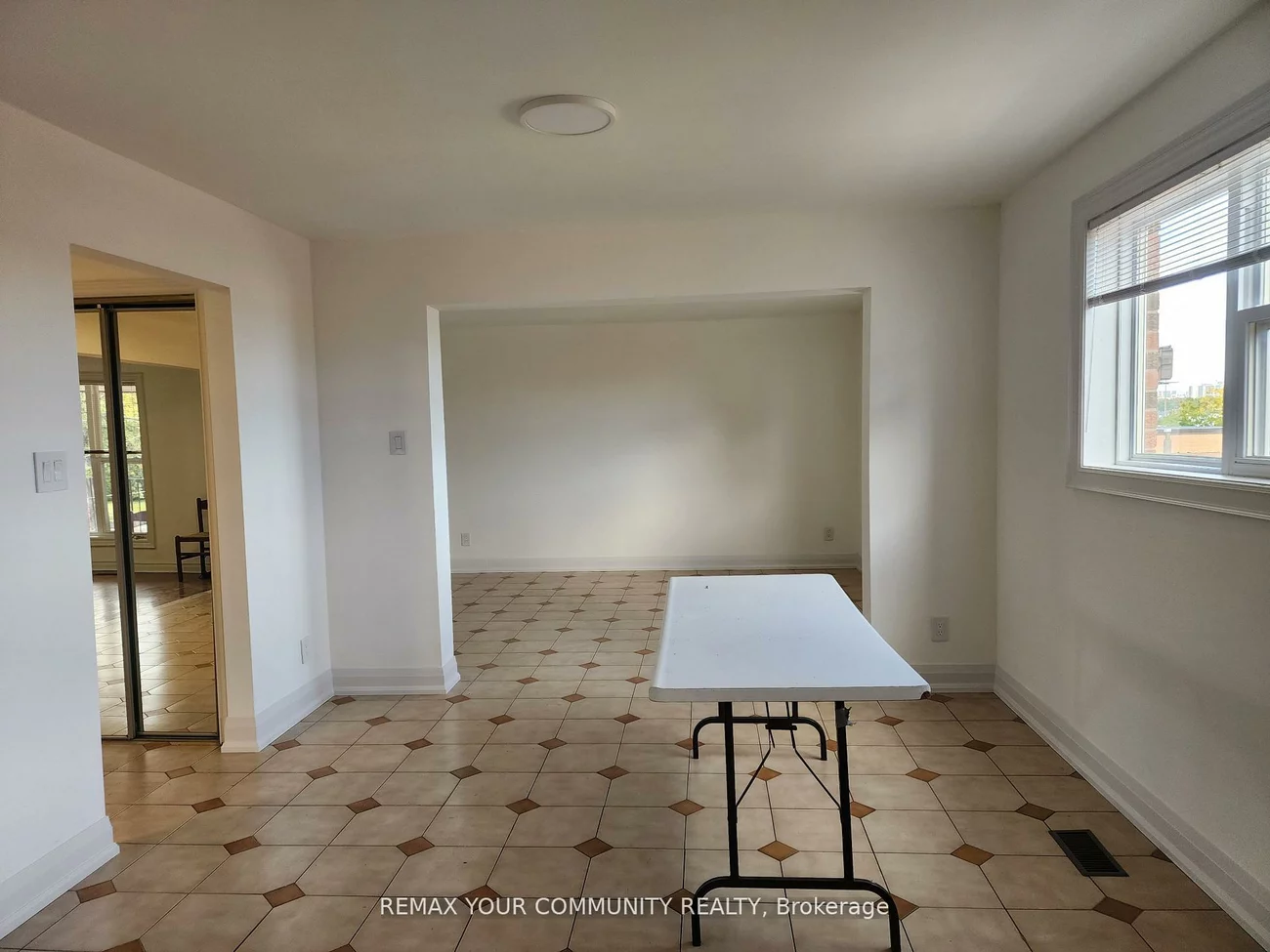 214, Pellatt, Humberlea-Pelmo Park W4, Toronto