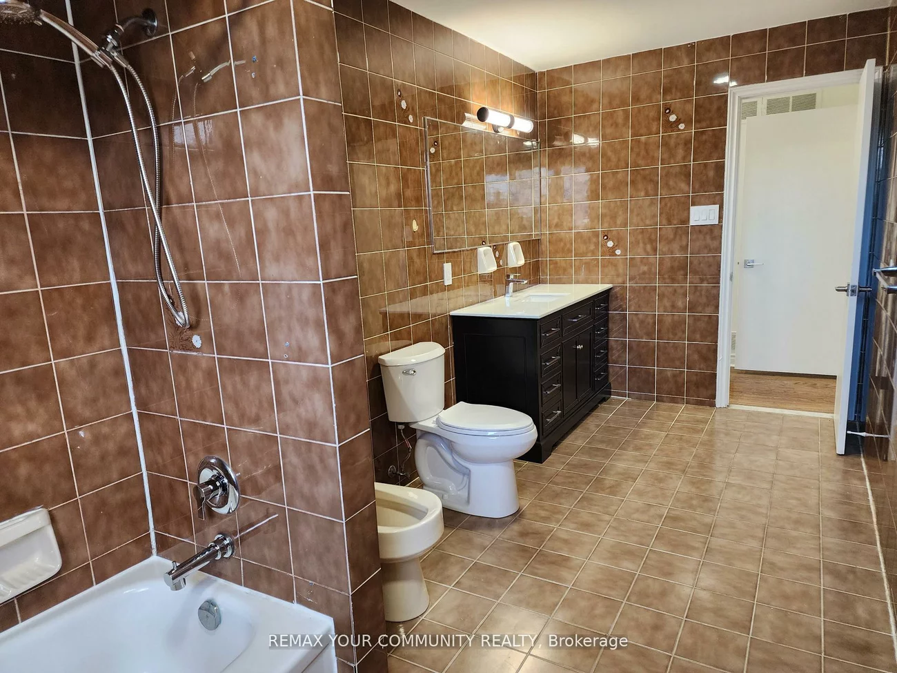 214, Pellatt, Humberlea-Pelmo Park W4, Toronto