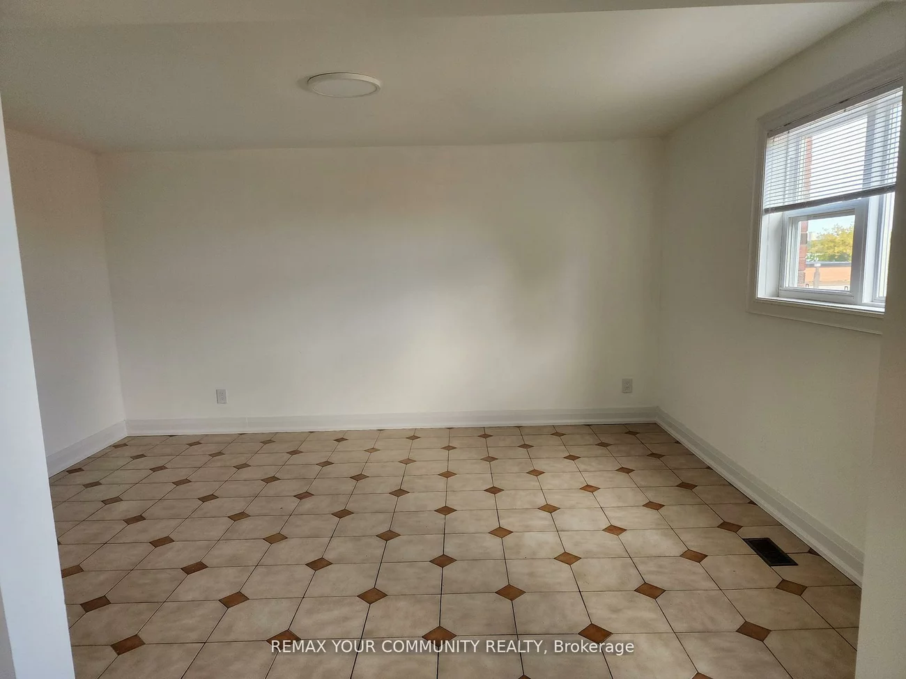 214, Pellatt, Humberlea-Pelmo Park W4, Toronto