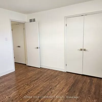 214, Pellatt, Humberlea-Pelmo Park W4, Toronto