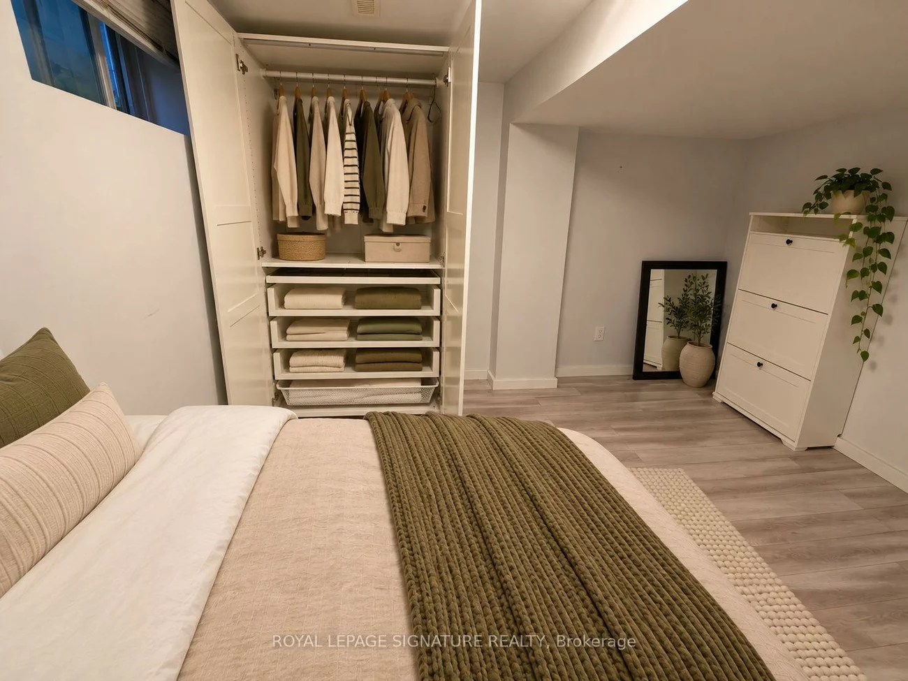 289, Beta, Alderwood, Toronto