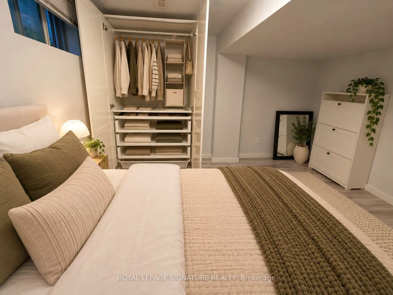 289, Beta, Alderwood, Toronto