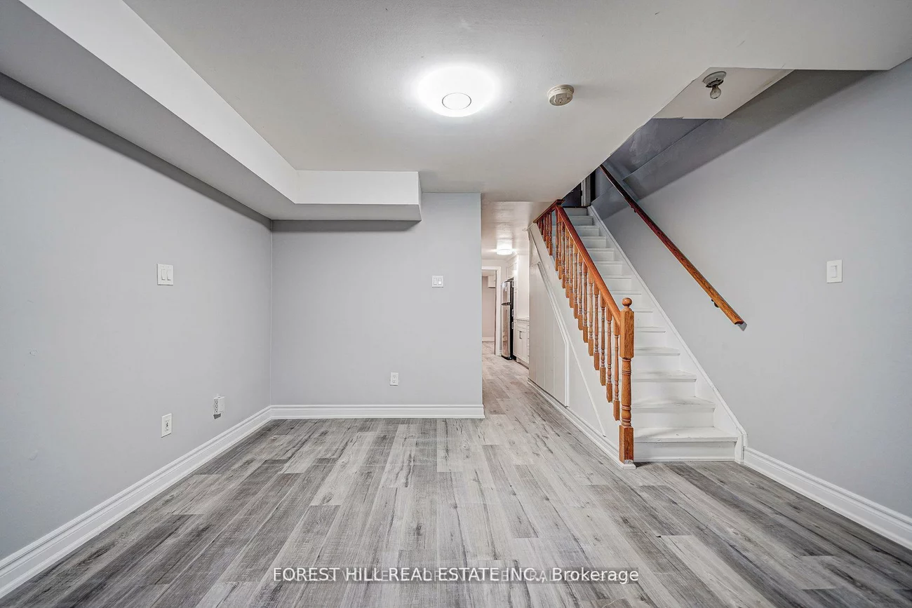 39A, Lippincott, Weston, Toronto