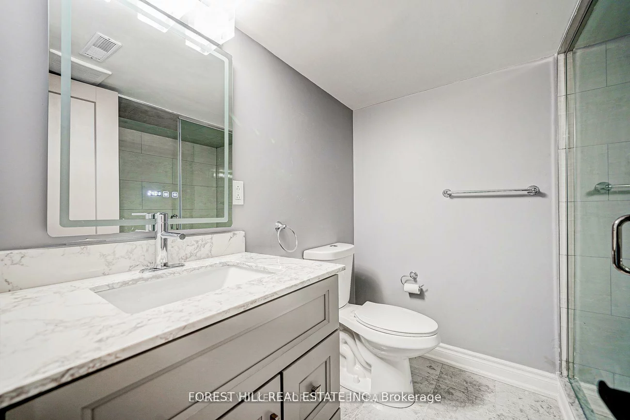 39A, Lippincott, Weston, Toronto