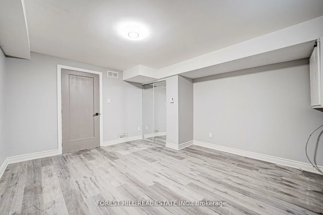 39A, Lippincott, Weston, Toronto